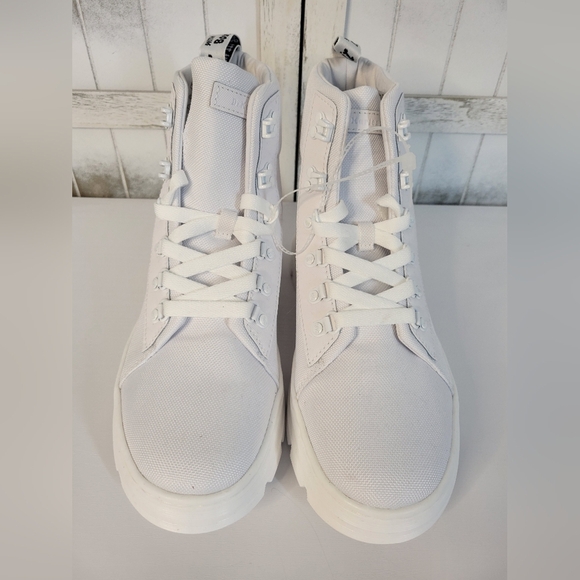 NWOB Dr. Martens Combs Platform Boot - White 10 - Picture 3 of 8
